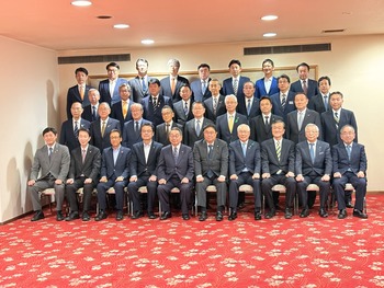 35市の市長との集合写真
