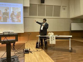 講師の伊藤先生の写真