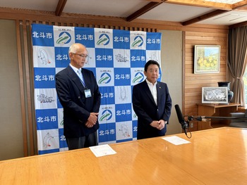 期待の言葉を述べる池田市長