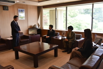 謝辞を述べる池田市長