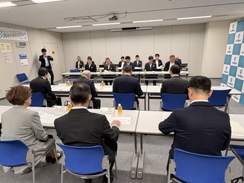 要望書について説明する池田市長