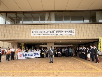 あいさつを述べる池田市長