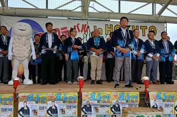 開会式で挨拶を行う池田市長