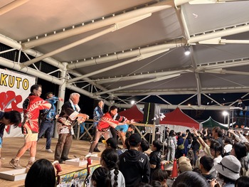 フィナーレの餅まき