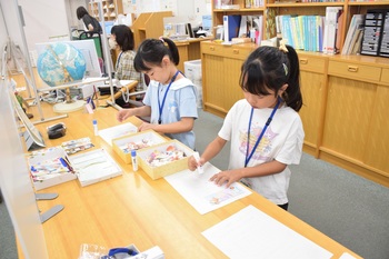 一日図書館司書の様子３