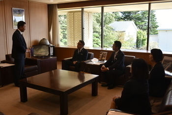 謝辞を述べる池田市長