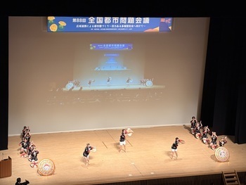 アトラクションの「花笠踊り」