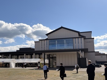 会場となった「やまぎん県民ホール」